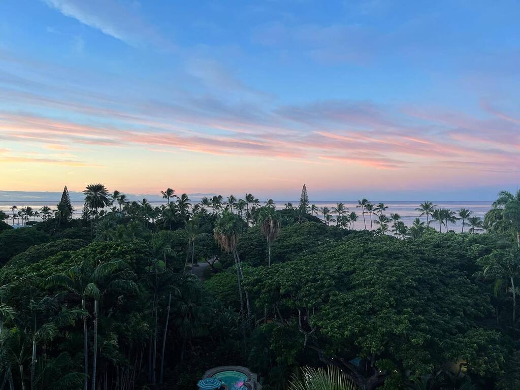 Sunrise somewhere west of #lowdogranch instagr.am/p/Cja2pKzrnSS/