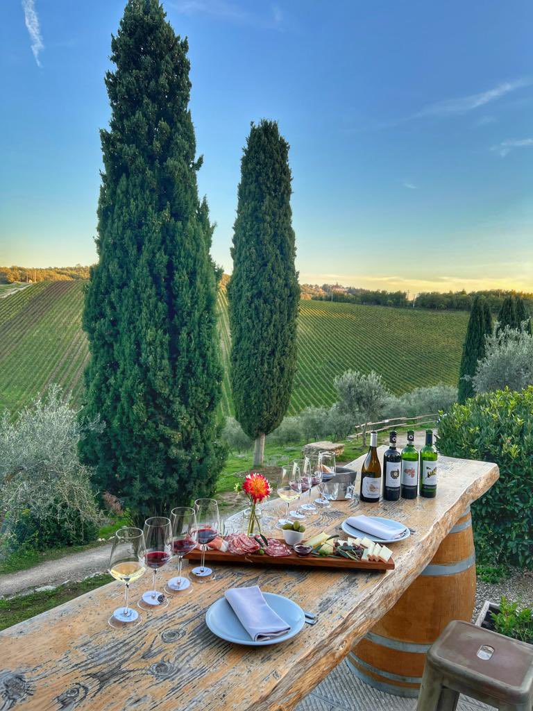 What a beautiful start to October here in Toscana 🧡 And our barrel bar has been the perfect place to perch and take in the crystal clear skies and rows of green + sip and savor our wines #toscana #tuscany #fallvibes #winelovers #chianticlassico