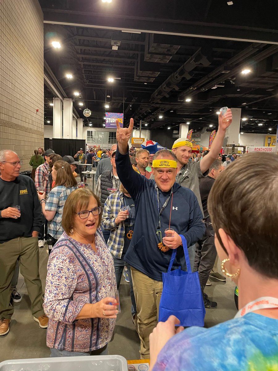 HolidailyBrew's tweet photo. #GABF Day 1 was a blast, let's do it again! Find us at Booth 9-3 and 9-4 again today and Saturday
#greatamericanbeerfestival @GABF #denverbeerweek https://t.co/QEq0Ip4tYD