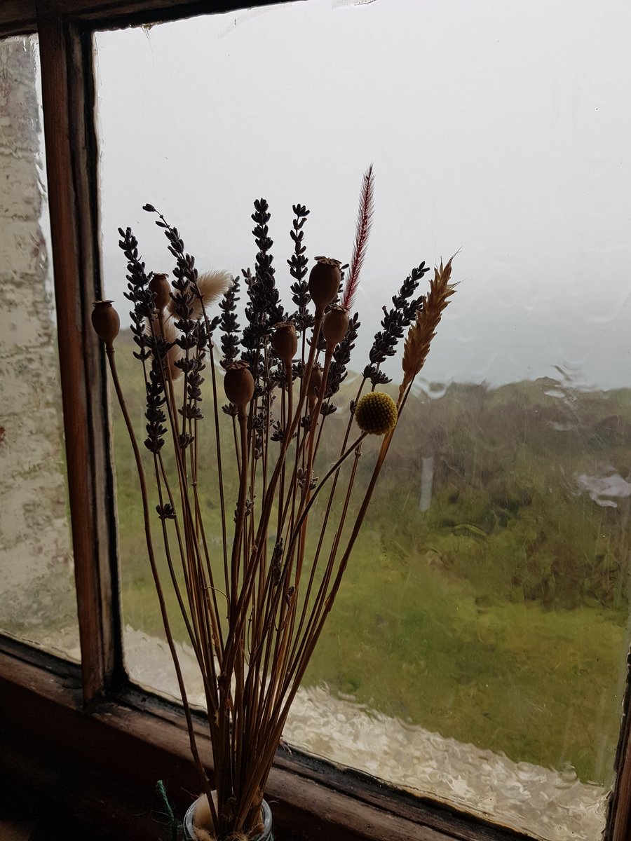 kendie's tweet photo. Rainbows and rain this morning but I can see some blue skies now ! #PointLynasLighthouse #pointlynas #Anglesey #ukweather https://t.co/75AdgpYsOF
