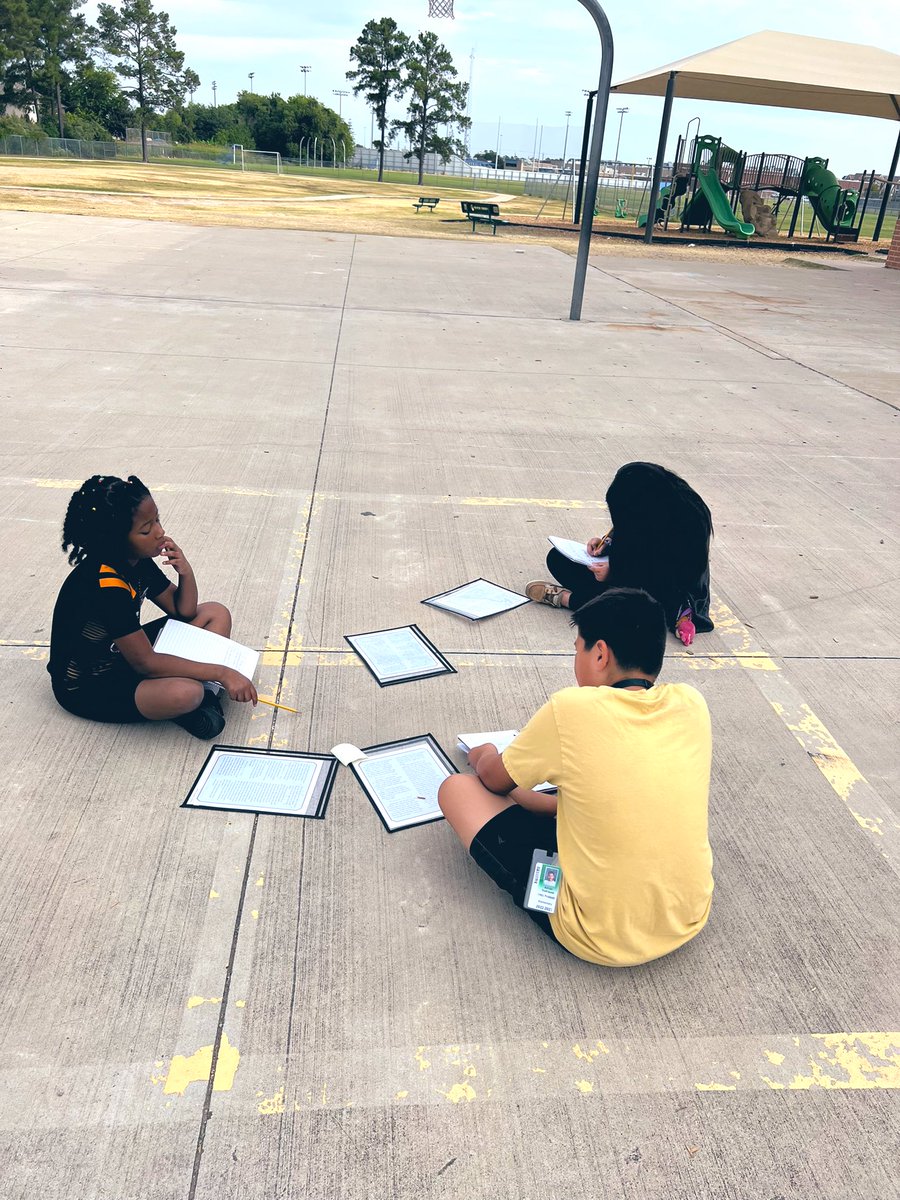 MrsJenBaldree's tweet photo. Making inferences today! Such a peaceful morning.☀️@MatzkeElemCFISD https://t.co/BooGx8ANEu