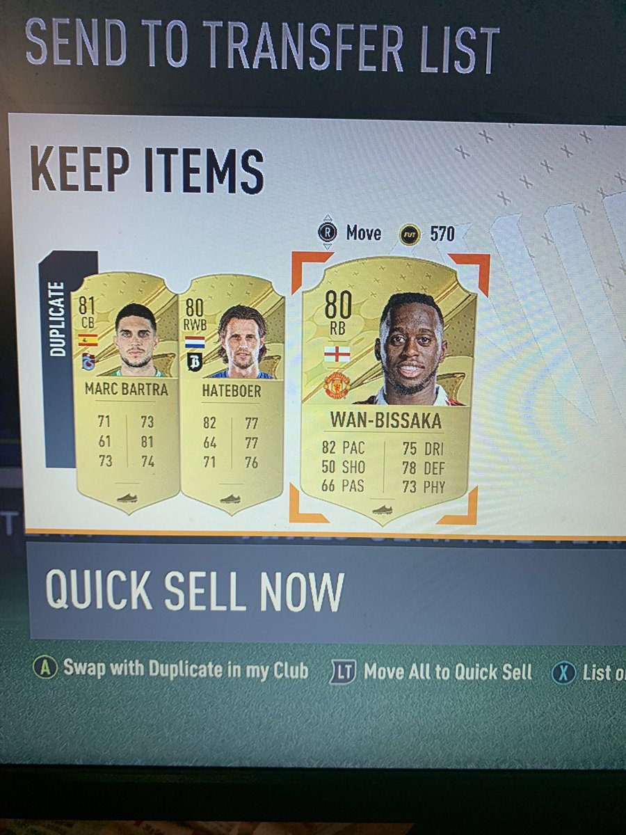 JazzyJones04's tweet photo. @EASPORTSFIFA Urmmm https://t.co/5jFd8Xibht