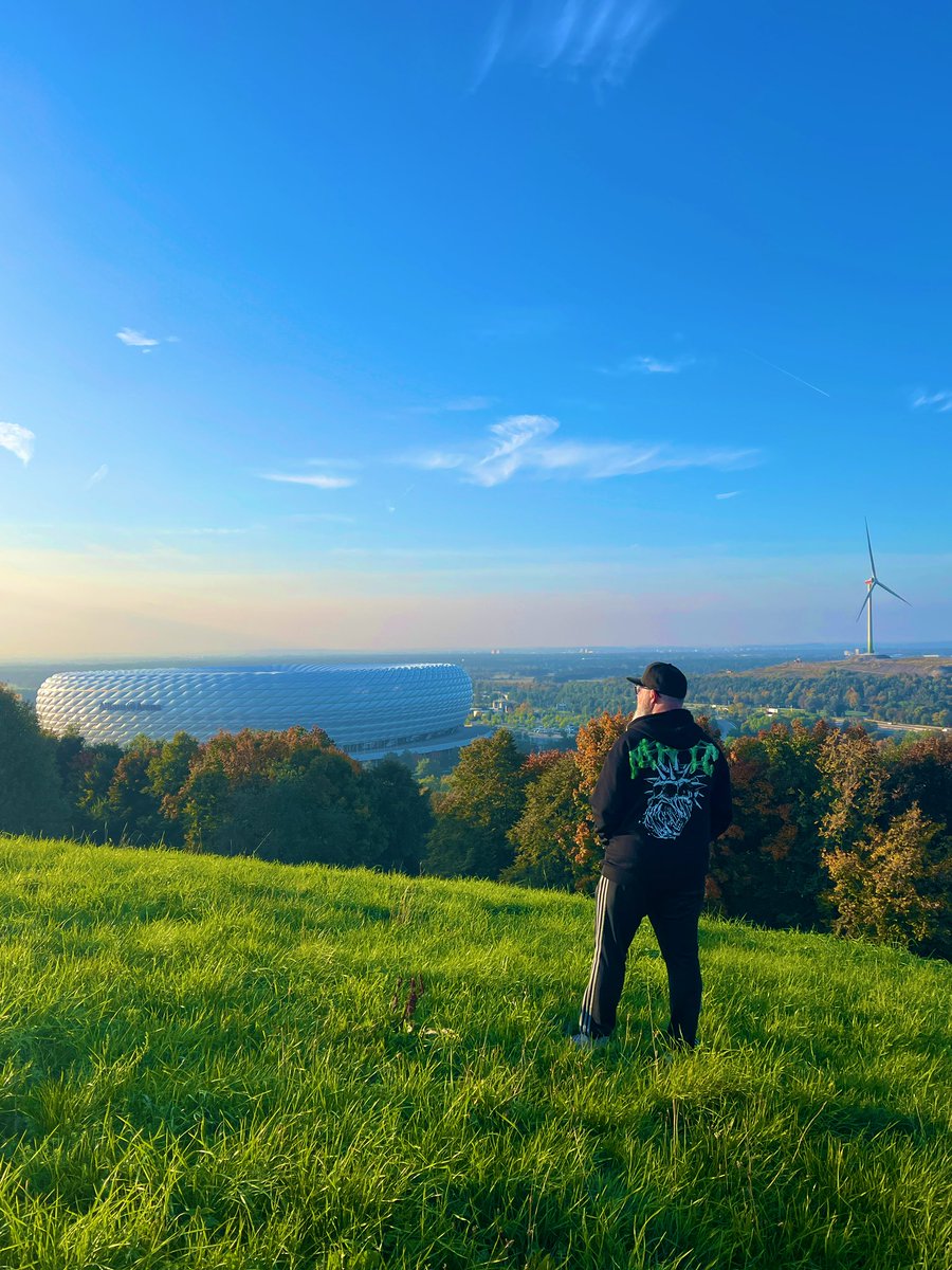 achimh's tweet photo. 🧪 Matching #MAYC green in front of the Allianz Arena in Munich.

📷 by @_k8tee_  

@BoredApeYC #BAYC https://t.co/EH7ytm8zcC