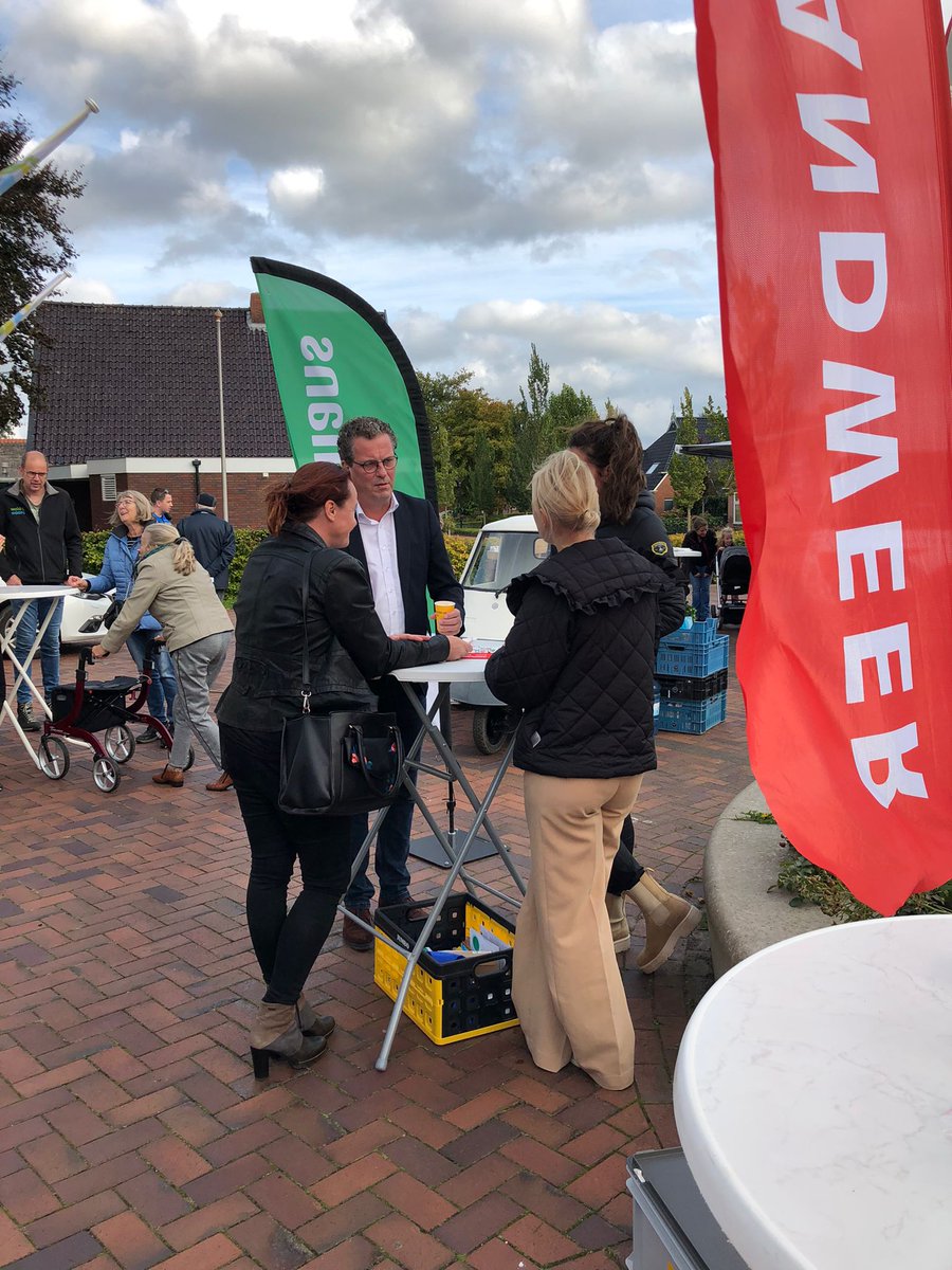 HansHaze1's tweet photo. Mooie gesprekken gevoerd met zeer betrokken medewerkers van Politie, Brandweer, Boa's, de Schans, @WoldWaard en @burgernet_grn. Dit jaar's thema is veilig wonen, zie op onderstaande website wanneer de karavaan bij u in de buurt is.
@GemWkwartier #Opende
https://t.co/L8wX7EagnF https://t.co/jIzfLDFdWl