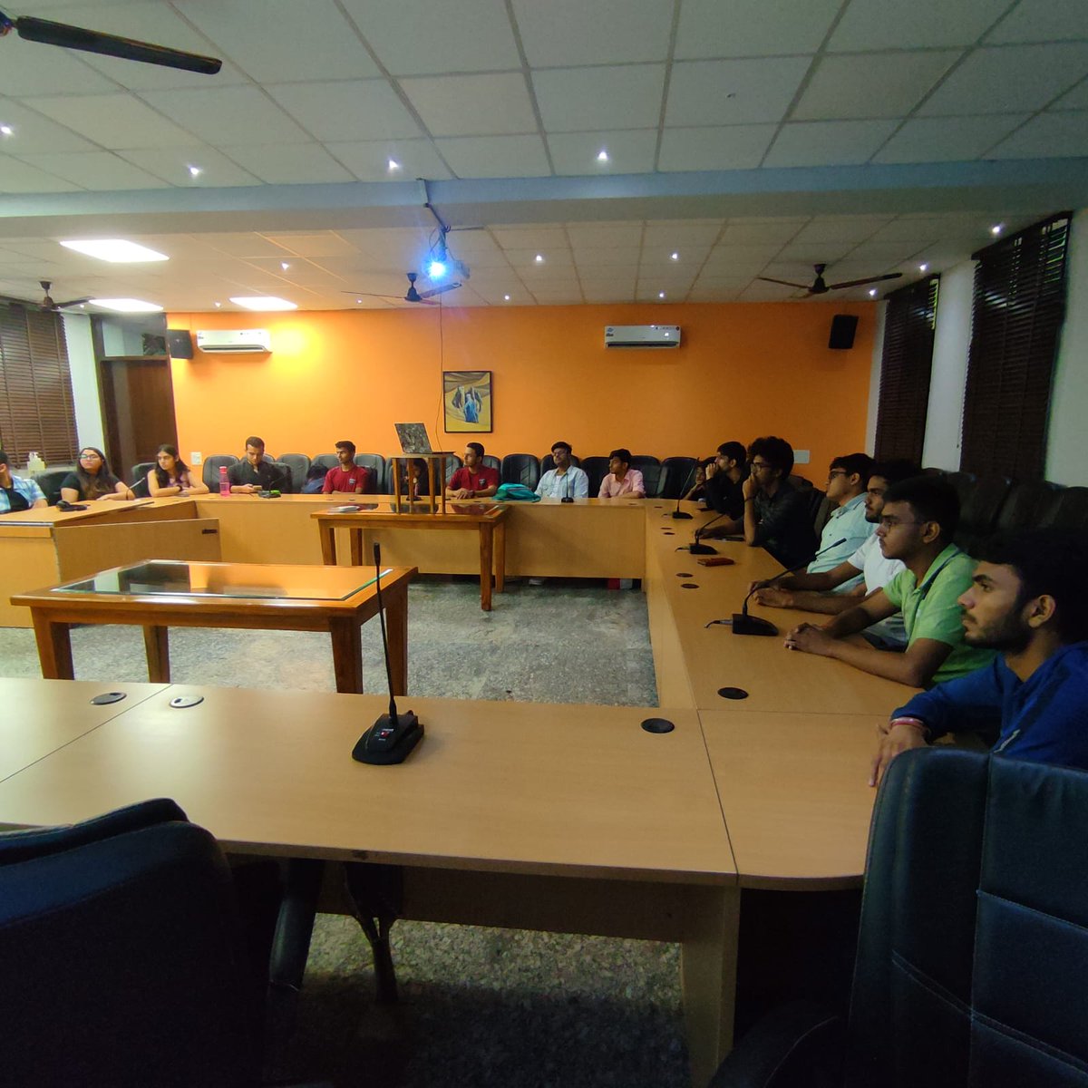 Symposium_Hindu's tweet photo. The Presentation was followed by a fruitful discussion among the members.
#thesymposiumsociety
#hinducollege
#growwithsymposium https://t.co/XiiX092nwt