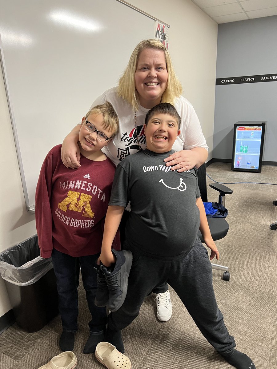 sarahvmn's tweet photo. One of my former students who's now a fifth grader saved his Golden Tickets for a pizza party with me...and his sister and best buddy joined us. So much fun! #lmemagic #montimagic #lovemyjob https://t.co/j0K7NWIy4Q