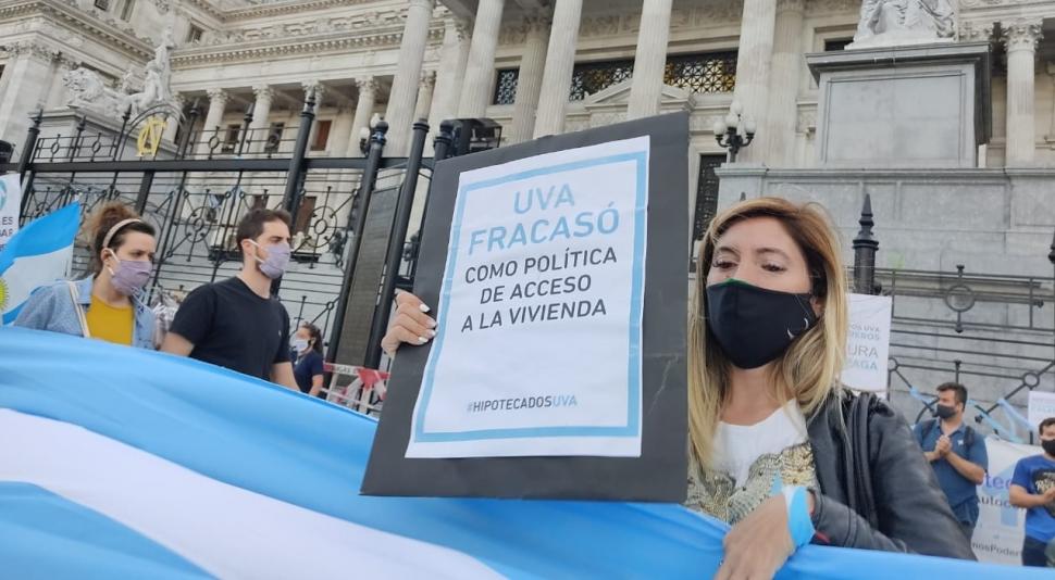 Infconstruccion's tweet photo. 🔴 Créditos hipotecarios UVA: Damnificados indignados por declaraciones de Miguel Pesce 

ℹ️▶️https://t.co/g3PpT1vovB https://t.co/b7yR7fMgJk