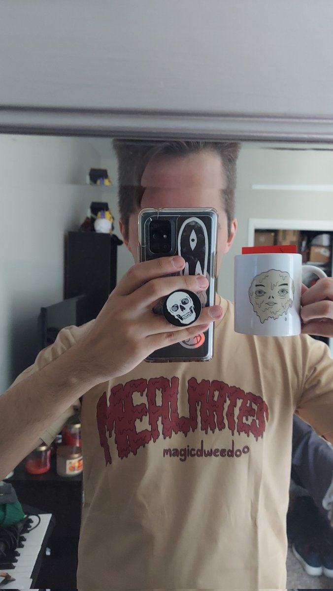 Skelebone_Jones's tweet photo. You can't tell but I am smilin', just so big. Finally got my @mealmate2 shirt in! Thank you @magicdweedoo @wetgamin https://t.co/00xt77ptJH