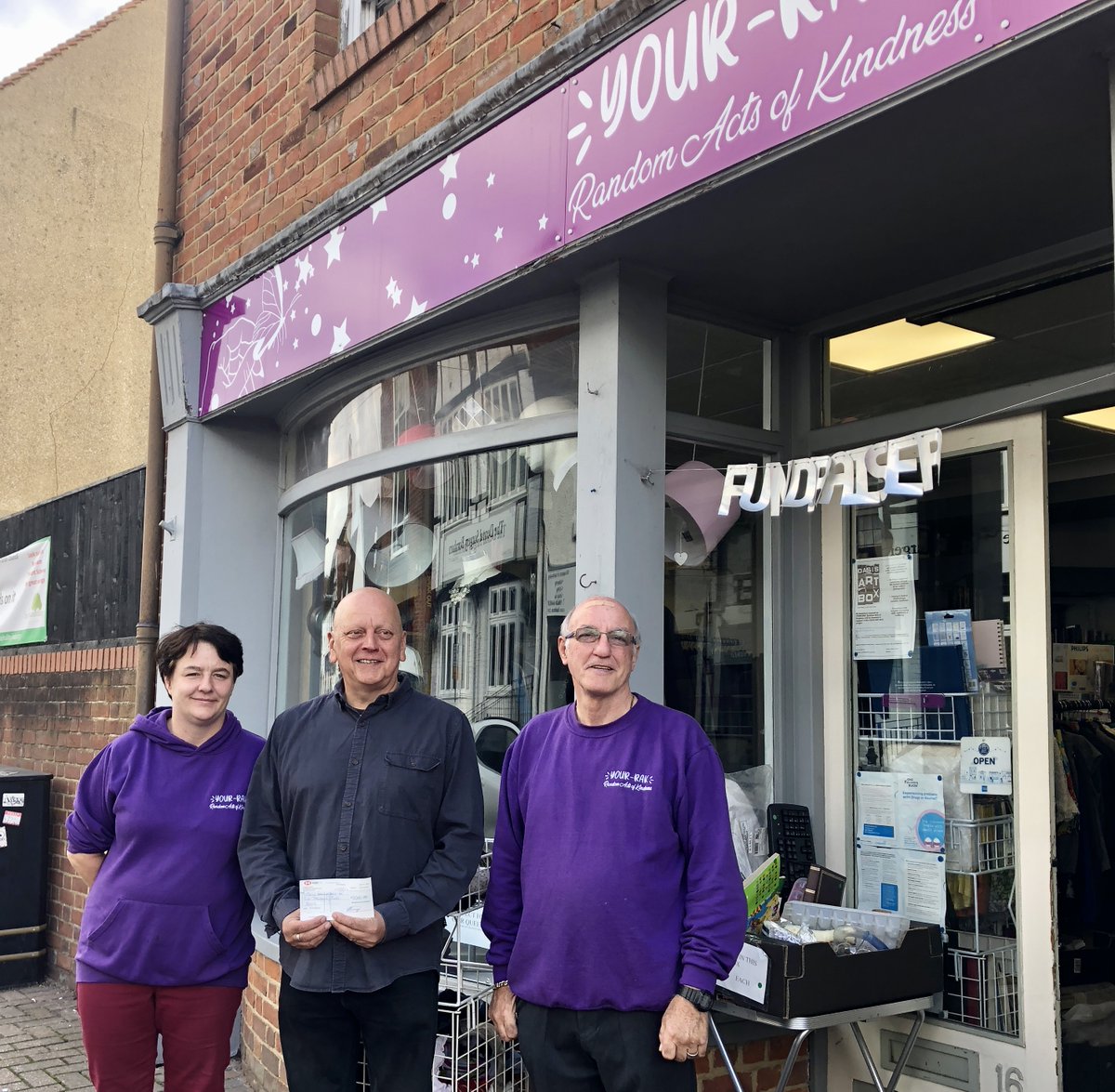 Super excited to have received a fantastic donation from YourRAK in #Burnham supporting the <a href="/OneRecBucks/">One Recovery Bucks</a>  #RecoveryNetwork. - oasispartnership.org/your-rak-rando…  
<a href="/OasisArtBox/">The Oasis Art Box</a> #RecoveryInArt #RecoveryCafe #PositivitySanctuary #BourneEnd #HealthandWellbeing @_BNUni