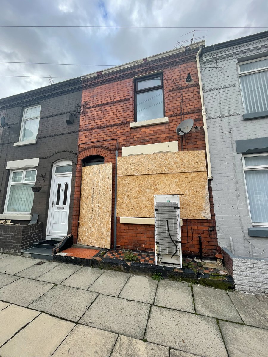 Sourced a property for a client this week, this Picture is almost identical. It is boarded up. Purchase price 71k, refurb 10k end value £110k it’s a 3 bed 2 reception. Going to run as a Hmo. Guess what the monthly cash flow profit will be? It’s in Liverpool