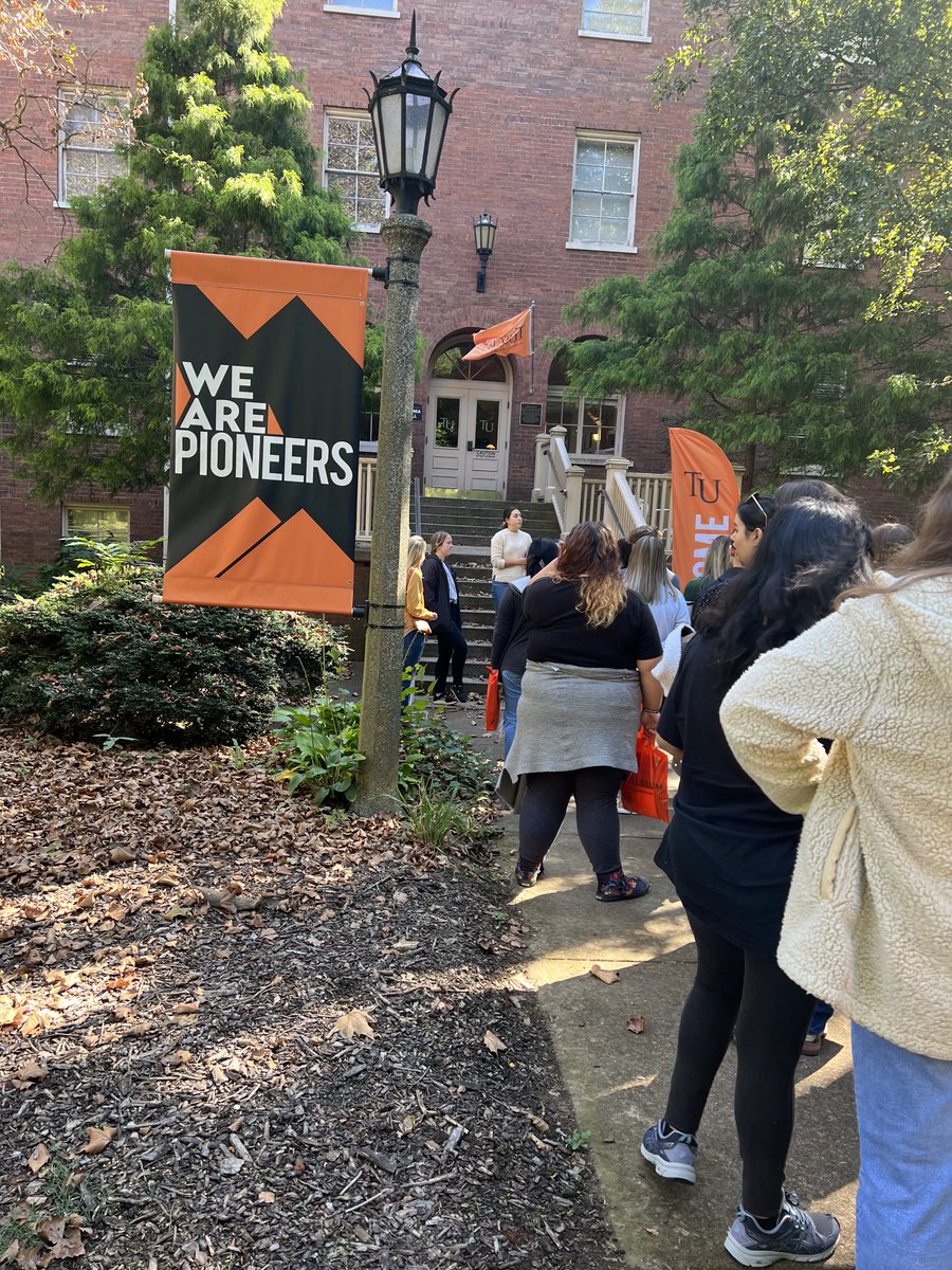 okstalnaker's tweet photo. North Greene High School students visit Tusculum University today. We were greeted by the president of the University, Dr. Scott Hummel!⁦@GreeneCoSch⁩ ⁦@Tusculum_Univ⁩ https://t.co/SWvxF3g27C