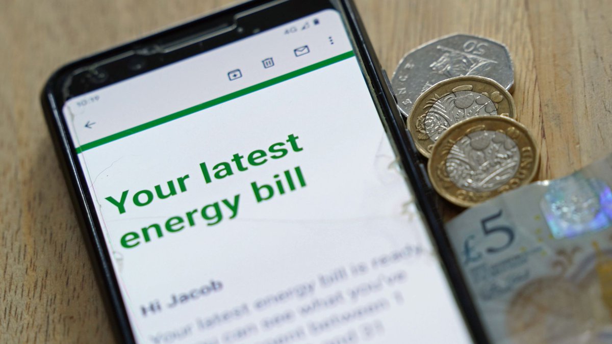 ruthvalerio's tweet photo. If @trussliz doesn't want a public information campaign, let's do our own and help each other reduce our #energybills and tackle the #climatecrisis at the same time. What are you best #energysaving tips you can share with us? https://t.co/HmMy2RKvkL