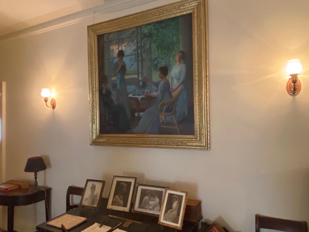 PresidentsVisit's tweet photo. On the upper level at the Woodrow Wilson House, they have this wonderful painting of Ellen Wilson and her daughters by Robert Vonnoh: I include a photo as reference 🖼 🦅🇺🇸🏛

Check out “Woodrow Wilson and Washington DC”! https://t.co/NKqulJrVWb
#WoodrowWilson #EllenWilson https://t.co/8ZrAe65z16