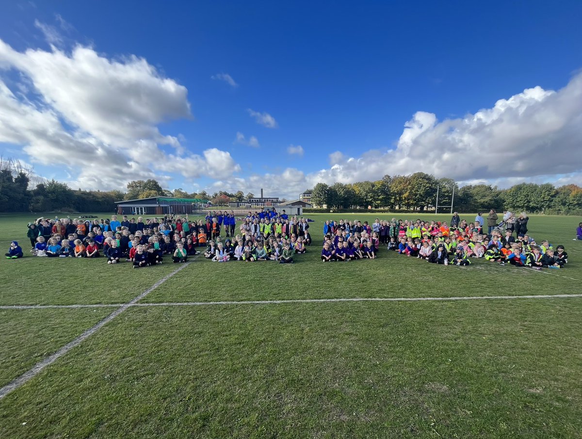 4️⃣0️⃣0️⃣ children 
7️⃣ different Schools 
1️⃣ Partnership 

Amazing to see so many children experiencing football together 👥