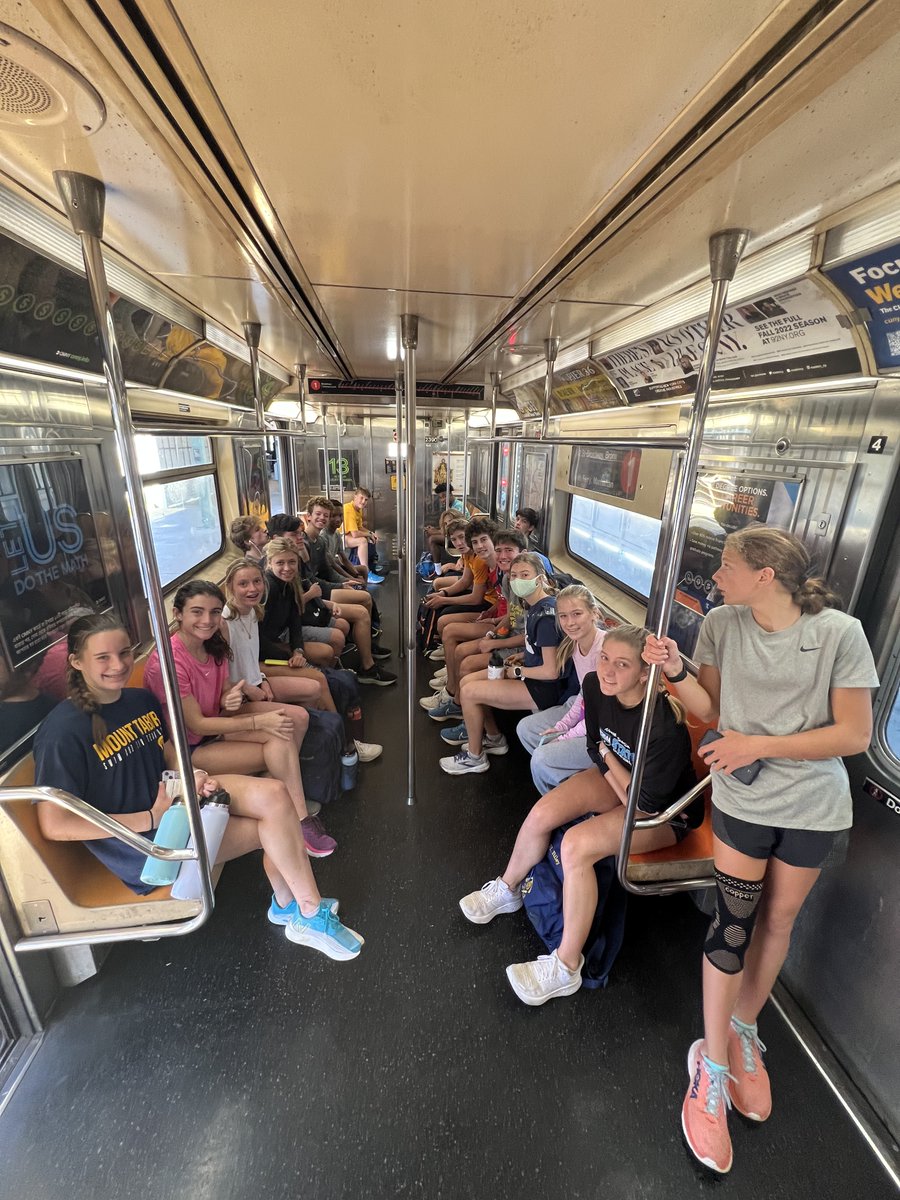 Coach_Crom's tweet photo. Shake out run and Van Cortlandt Park course preview complete ✅
Time for some exploring the big 🍎 and then the best Italian 🍝 🤌🏼 dinner my Visa 💳 can buy at Tony Di Napoli’s. #ManhattanInvite https://t.co/3Gy17b8ZDP