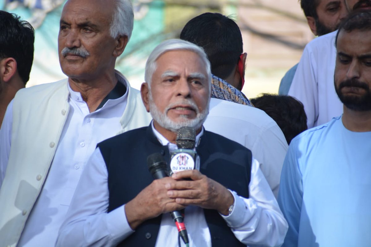 ANPOSwat's tweet photo. سوات میں دہشتگردی کے نئے لہر کیخلاف خوازہ خیلہ میں سول سوسائٹی کا عظیم الشان احتجاجی امن مظاہرہ ہوا۔ عوامی نیشنل پارٹی کی جانب ضلعی صدر ایوب خان اشاڑی، سابق امیدوار صوبائی اسمبلی شیرشاہ خان، سابق نائب ناظم اعلیٰ سوات عبدالجبار خان نے خطاب کیا۔
 #PashtunLivesMatter https://t.co/uHEy6WXa10