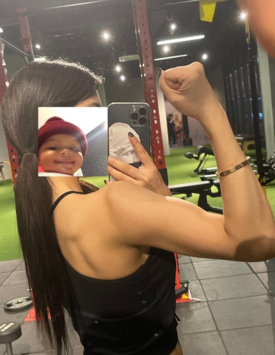 namepilapil's tweet photo. look at my strong arms https://t.co/NrIfK2izR1