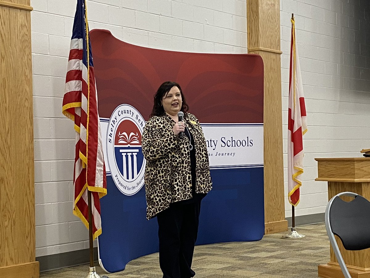 hsytchr's tweet photo. Help me congratulate the new president of the (ALCSS) Alabama Council for the Social Studies. Mobile’s very own Ms. Andrea Kohutek. @MobilePublicSch teacher at Causey Middle #ALCSS Conference 2022. https://t.co/gxj3u3fWwH