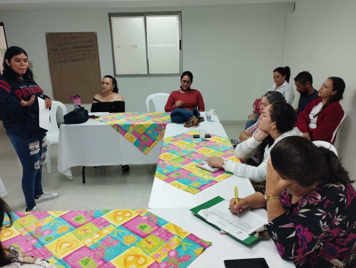 SecSaludBuga's tweet photo. CAPACITANDO A DOCENTES Y ORIENTADORES ESCOLARES

El equipo de participación Social realizo capacitación a docentes y orientadores escolares en las diferentes herramientas de participación. https://t.co/7tf3CA37bA
