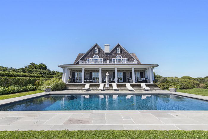 WFTV's tweet photo. Photos: Peek inside '#LaDune,' priciest-ever #Hamptons listing at $150M https://t.co/is9fWMf1oo #wftv https://t.co/0c5ViTSQpf