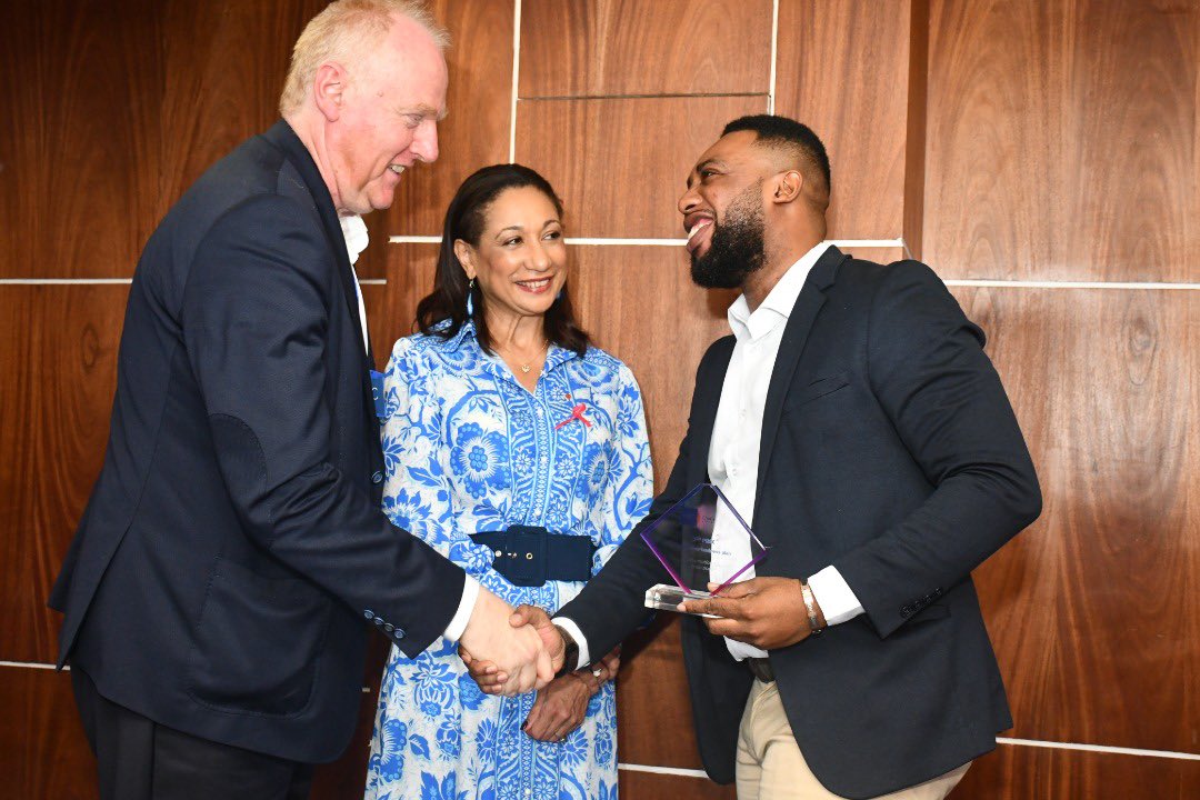 #Innoving 
Finissons la semaine avec le prix du 𝐌𝐞𝐢𝐥l𝐞𝐮𝐫 𝐁𝐮𝐬𝐢𝐧𝐞𝐬𝐬 𝐏𝐥𝐚𝐧 d’𝐇𝐄𝐂 𝐏𝐚𝐫𝐢𝐬.
𝐄𝐱𝐜𝐞𝐥𝐥𝐞𝐧𝐭 𝐖𝐞𝐞𝐤-𝐄𝐧𝐝 à 𝐭𝐨𝐮𝐬 !
#NzassaPaie #OnPousse #CèDieu