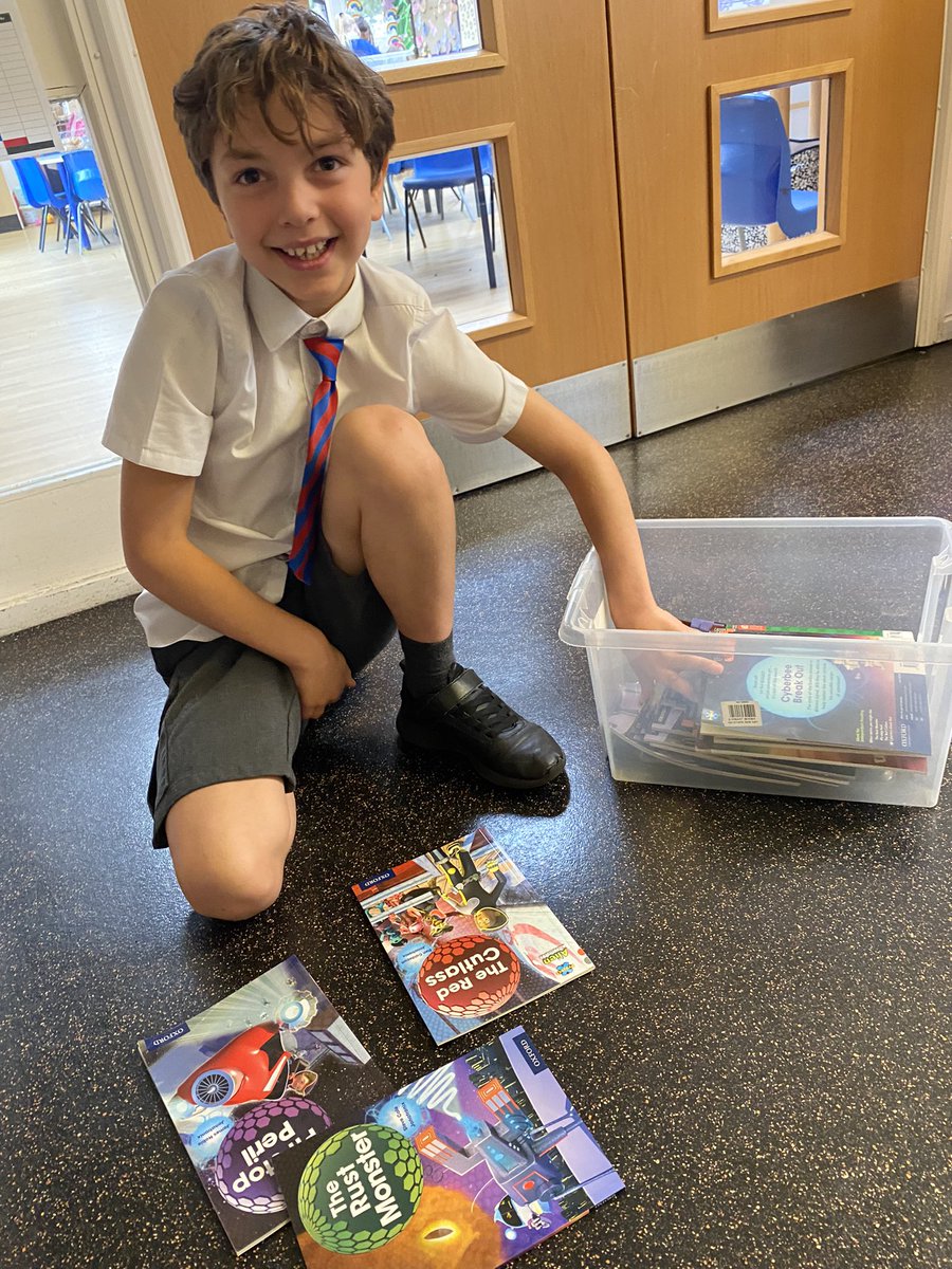 ValewoodPrimary's tweet photo. We love reading at โฅ๏ธVPS. We love fiction and non-fiction AND we also โฅ๏ธ poetryโฆespecially if we are performing. Team 4 are on a roll with improving their intonation in recital. I am so impressed! #Poetry #Prosody #FluencyReading โญ๏ธ๐ซ๐๐ผโจ๐๐๐ https://t.co/9EZsW8cUSV