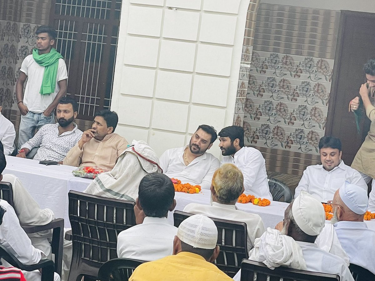 #शामली 
आज हस्तिनापुर के शामली ज़िले में प्रदेश अध्यक्ष छात्र सभा बड़े भाई अमन पाण्डेय जी के साथ संगठन पर चर्चा की 
<a href="/jayantrld/">Jayant Singh</a> <a href="/RLDparty/">Rashtriya Lok Dal</a> <a href="/Team_Jayant/">TEAM JAYANT</a> <a href="/TeamRLD1/">TeamRLD</a> @AshutoshRLD <a href="/Ashu8750/">Ashu Tomar</a> <a href="/Aryanra32399136/">Aryanrana Rld</a> <a href="/DeepakRathiRLD/">deepak rathi</a>