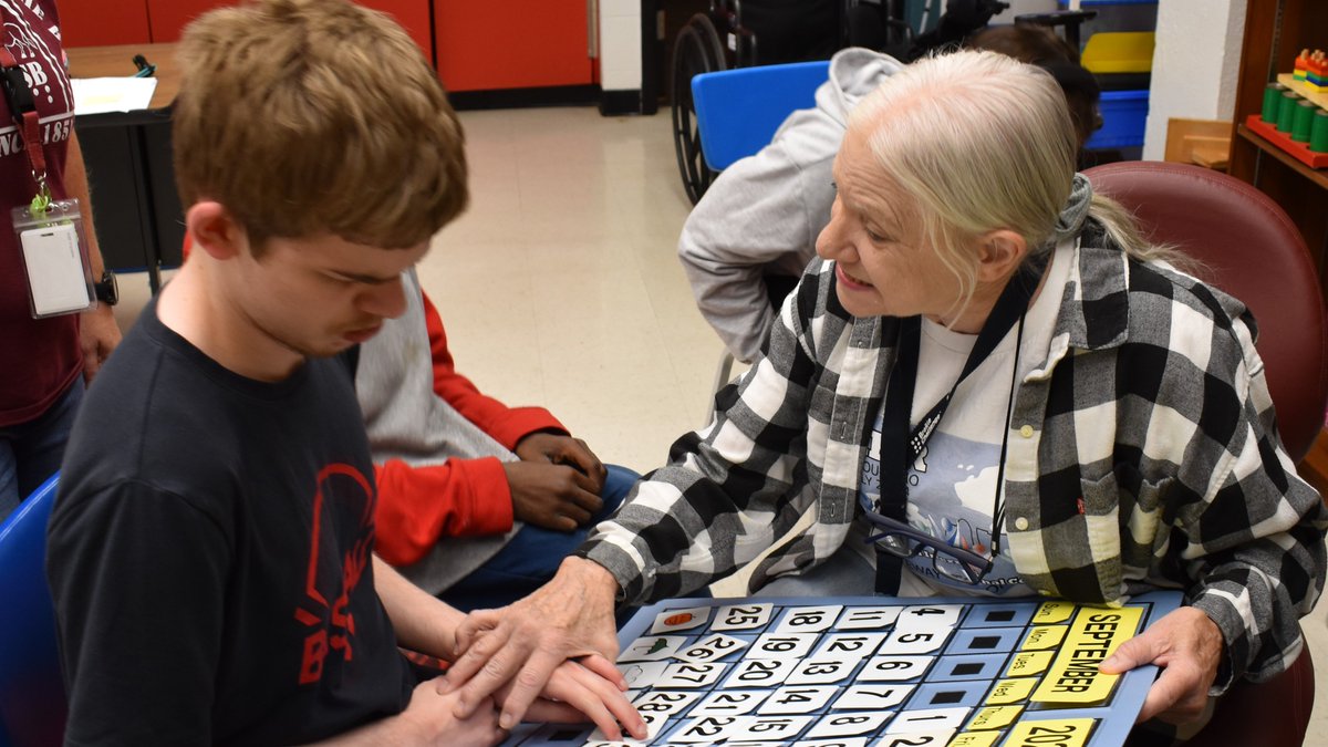 MSBMules's tweet photo. In Ms. Havlik’s class, the #MSBMules go over their daily schedules with a fun tactile calendar activity and song! #LoveMyMSB #MulesRule #GoMules https://t.co/cjq40Kb2Kp