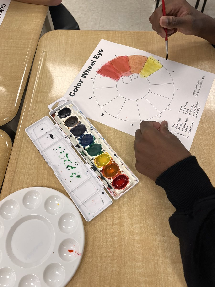 Learning about the colour wheel today! <a href="/ugdsb/">Upper Grand DSB</a> <a href="/GrandvalleyDPS/">Grand Valley DPS</a>