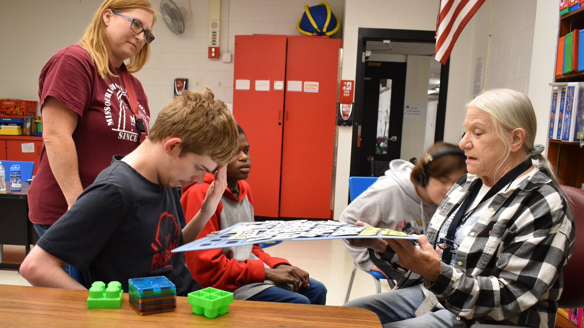 MSBMules's tweet photo. In Ms. Havlik’s class, the #MSBMules go over their daily schedules with a fun tactile calendar activity and song! #LoveMyMSB #MulesRule #GoMules https://t.co/cjq40Kb2Kp
