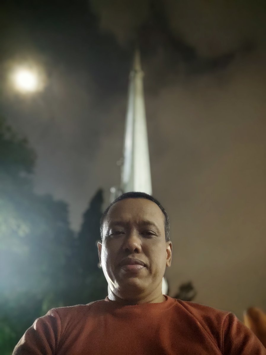 sithenol's tweet photo. Malam di Yogyakarta #sithenol #ndoro https://t.co/mqEMB3i7qR