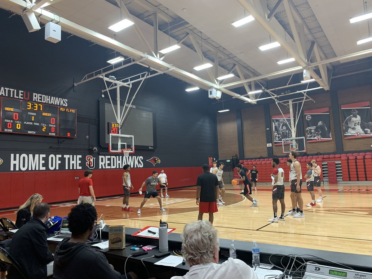 NicBeckman's tweet photo. Nothing like watching a preseason practice to get me excited for my 12th season on the mic ๐๐๐๐ @seattleumbb @coachchrisvic @CoachPribble @COACHJBRAD great energy in the gym with today, thanks you! 32 days to the home opener on Nov. 9 right here at #RedhawkCenter @WACsports https://t.co/mqVXCO6EFv