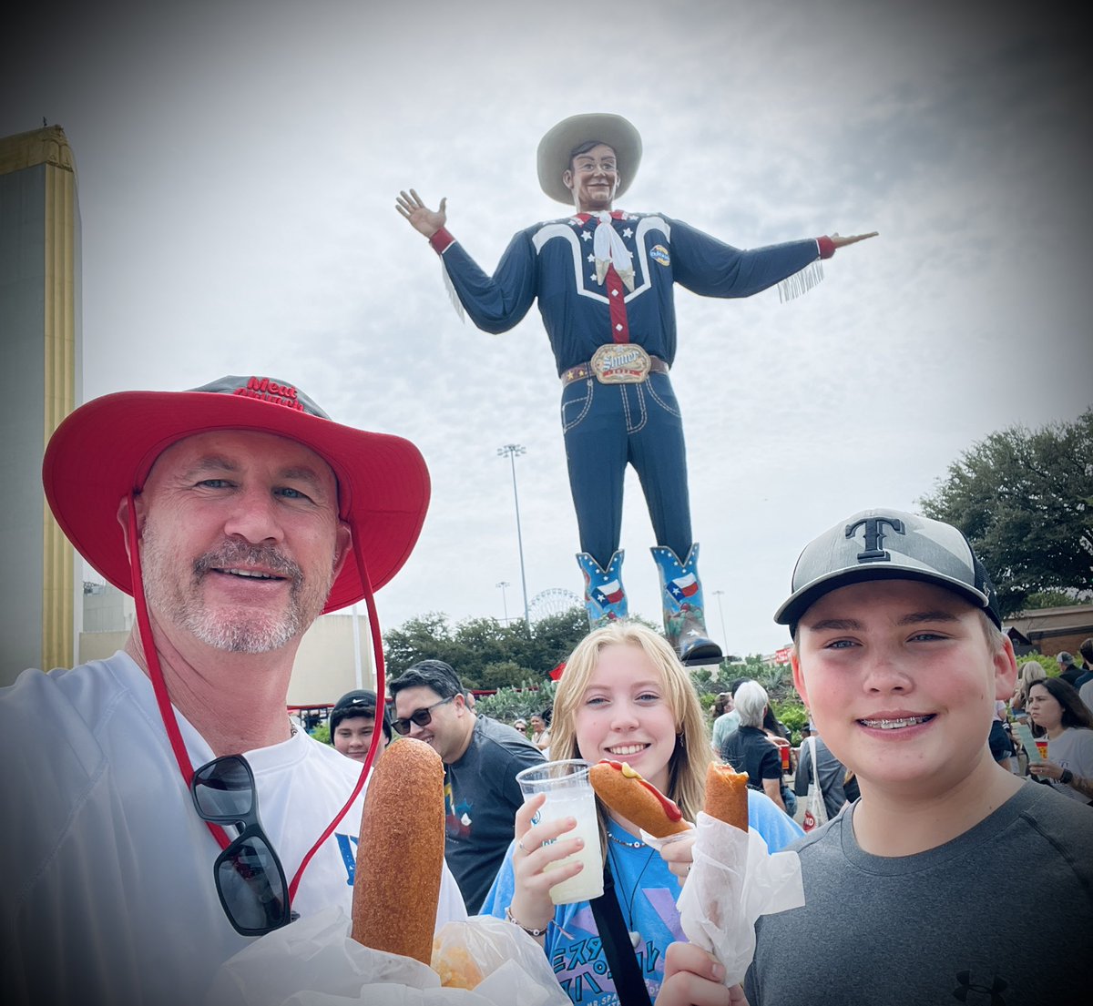 waynealarson's tweet photo. @StateFairOfTX food and foolishness https://t.co/wbNNai2xjK