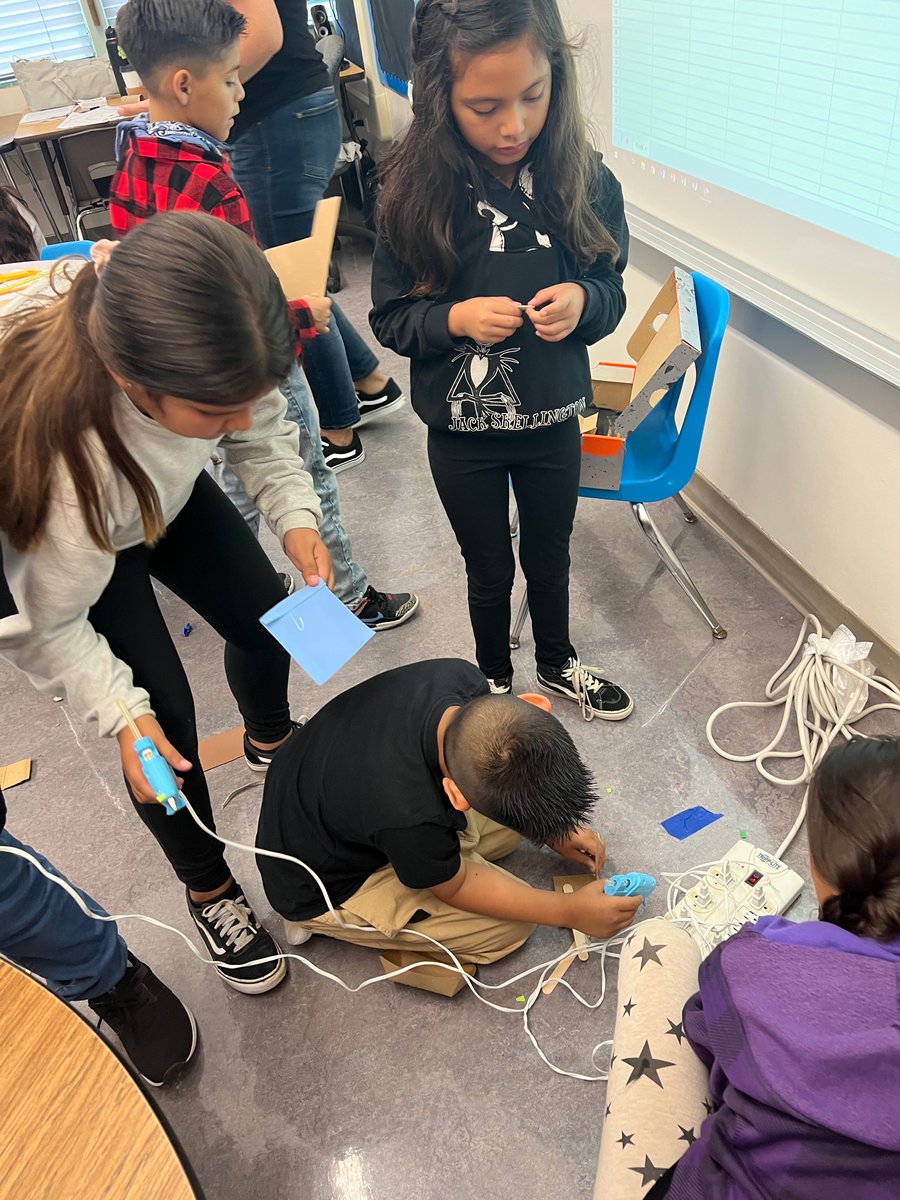 EPFosterSTEM's tweet photo. Our 3rd grade Bears learning about 3D design while developing mathematical and literacy skills! They’re designing and prototyping rooms to meet their needs and those of their community! https://t.co/rmOX6gSZrG