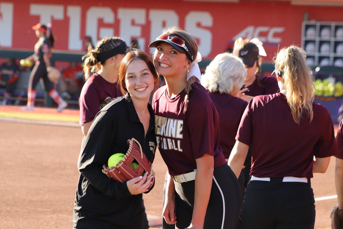 AnsleePittman's tweet photo. Had a great time with my amazing team going up against Clemson last night! #gofleet @ErskineSoftball https://t.co/IMyRnFOmir