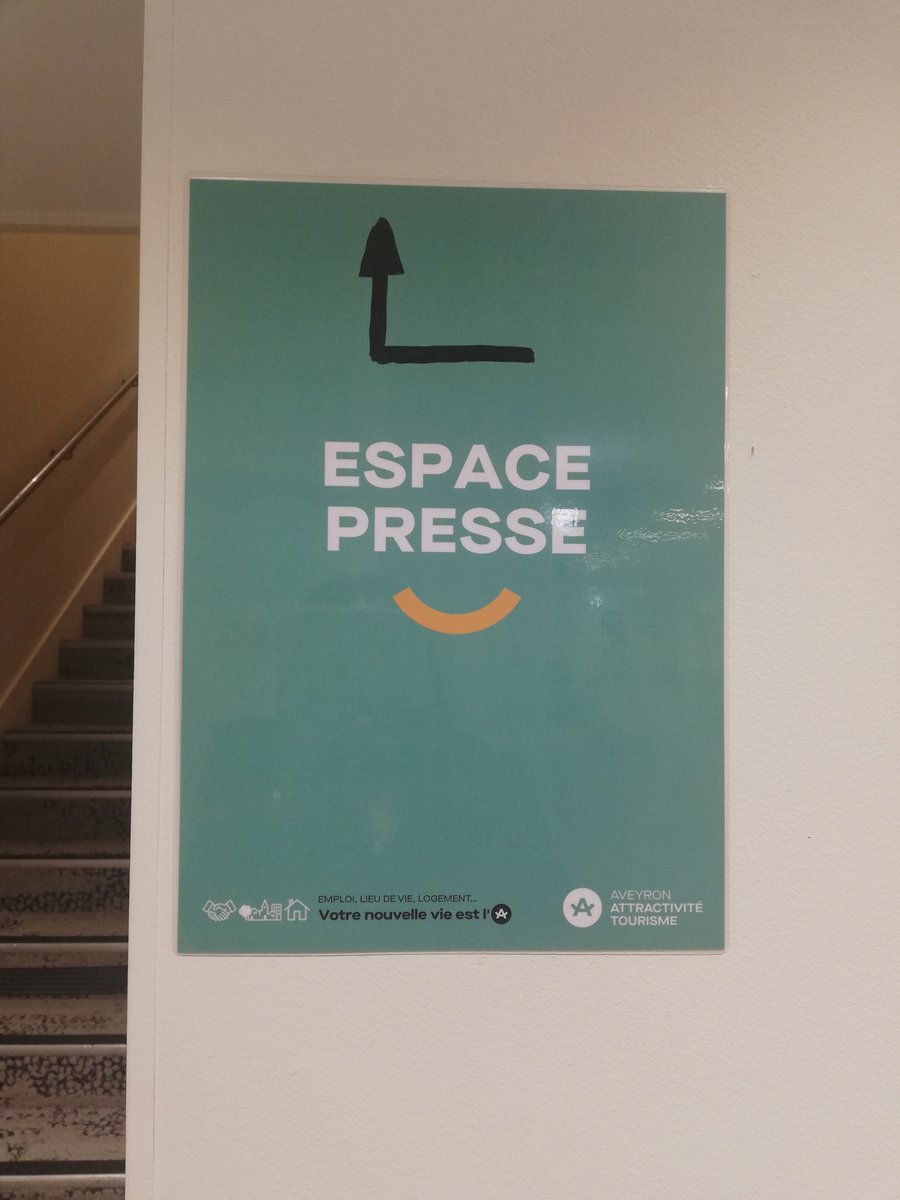 mapyntonga's tweet photo. #medias #slowdating #carrieres #emploi #changementdevie Montage in progress. On vous attend amis, amies journalistes 😏Les salons de L'Aveyron. 27 rue de l'Aubrac 75012 Paris. Benjamin Corteel et moi-même vous accueillons. #RP https://t.co/naXJfUyzxp