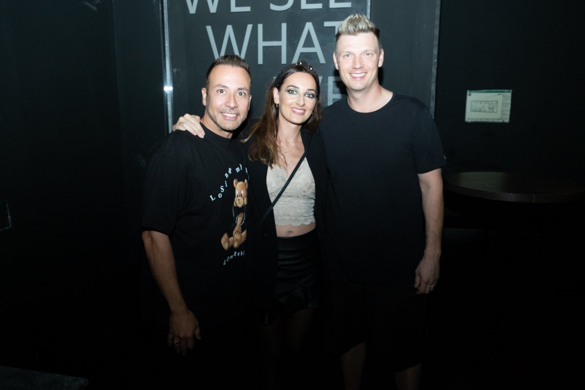 Oianamakeup's tweet photo. Aun en una nube 😍. Con ganas de verlos de nuevo, ¿REPETIMOS? Still in a cloud 😍. Looking forward to seeing them again, DO WE REPEAT? @backstreetboys  @nickcarter &amp; @howied Foto: @shaggs #NickCarter #BSBLisboa #afterparty https://t.co/e1mIv6Z8Zj