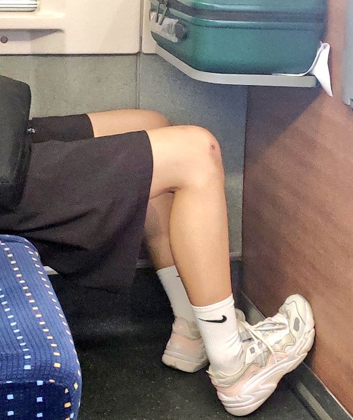 St102030_'s tweet photo. 国庆假期结束，辛苦了，短短几小时都睡的这么香。身体劳累 https://t.co/Xv3e4xGR0Y