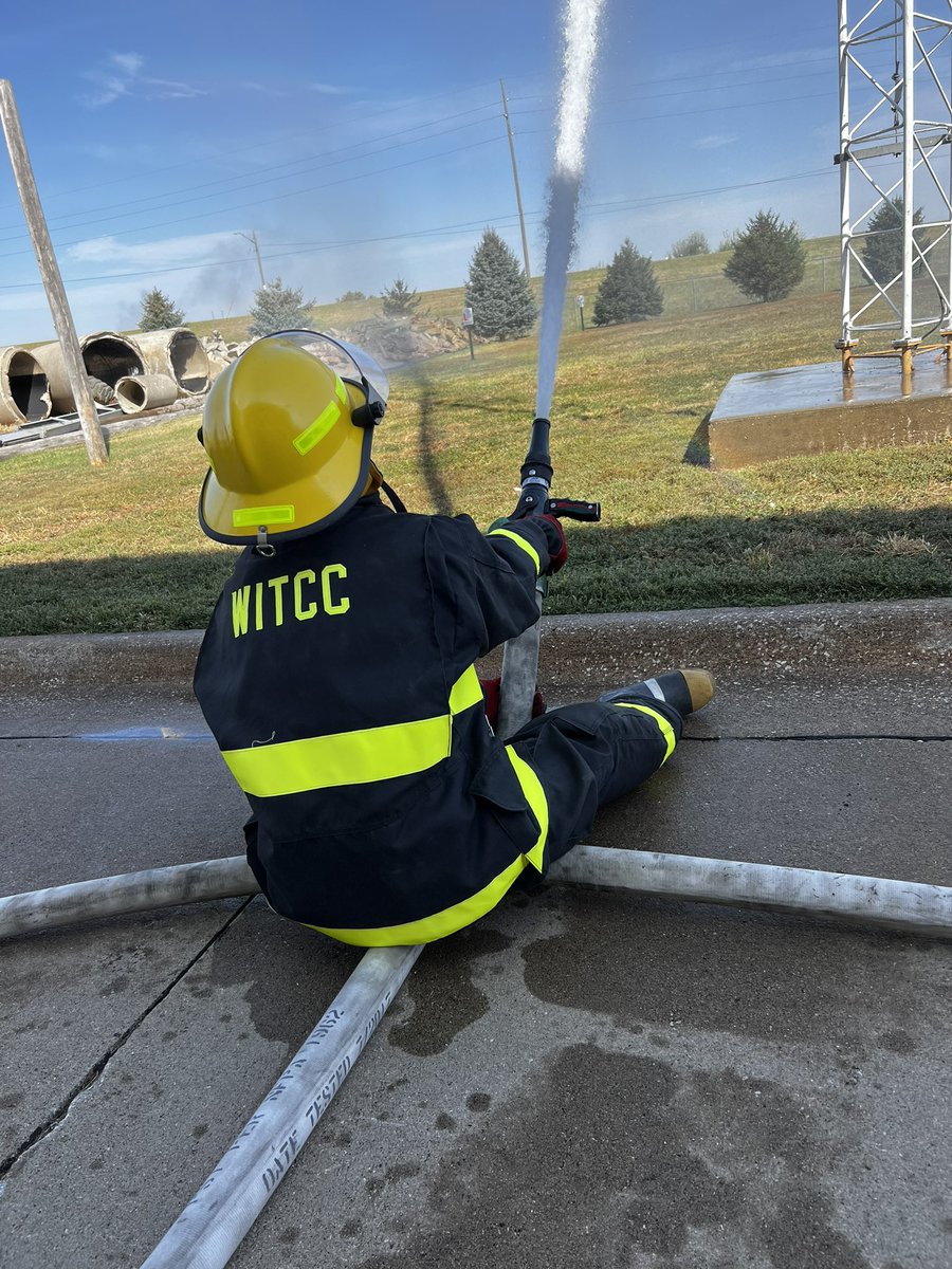firePHIL_SCFR's tweet photo. We’ve had some fun hands-on training days lately with the @WesternIowaTech Firefighter 1 class. Last week was stretching hose lines and catching hydrants at the @SIOUX_CITY_FIRE training center. #Firefighter1 #WITCC https://t.co/lQfIr3UXV1
