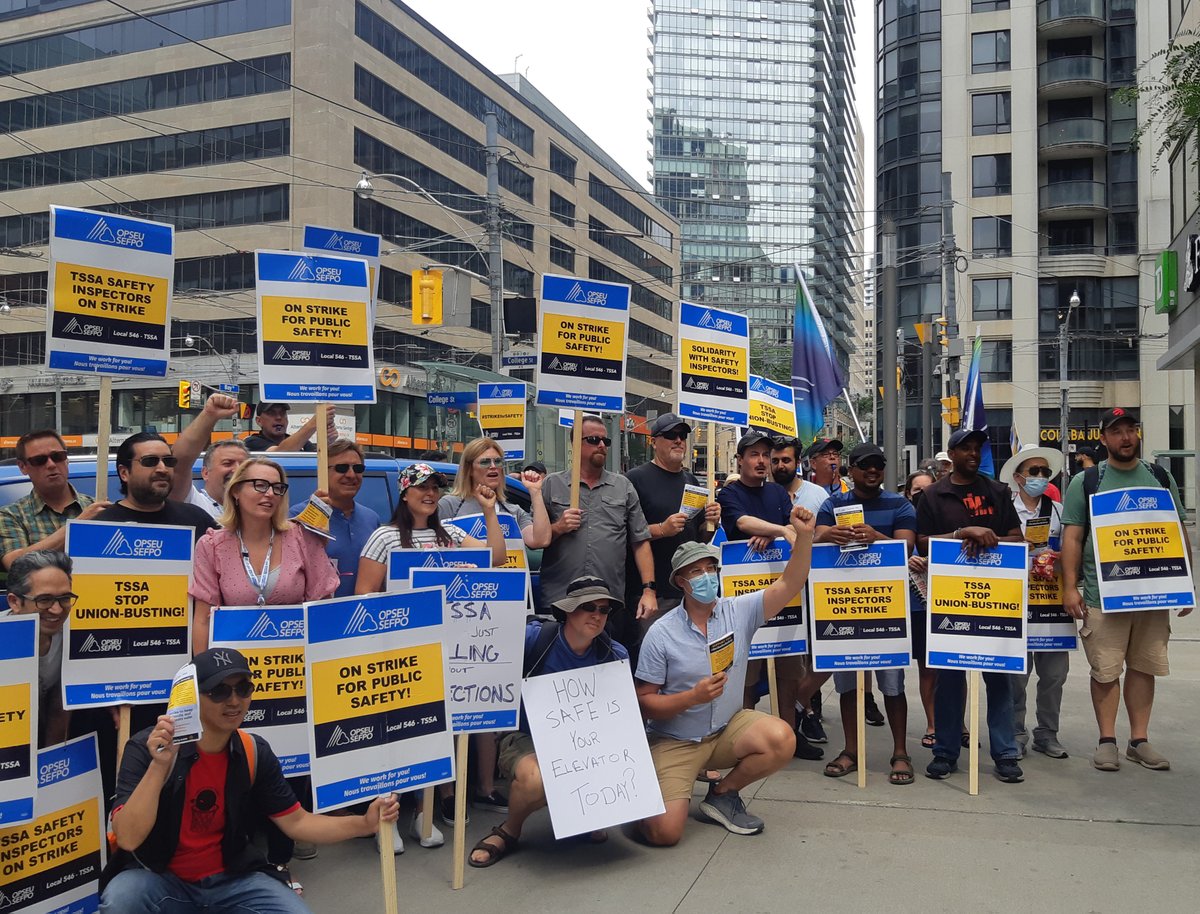 #Solidarity can win! 
Striking #TSSA workers have reached a tentative deal. 
Strong picket lines and solidarity from other unions forced the employer and the government back to the table. This shows that Ford's anti-worker agenda can be beaten. 

#StrikeForSafety #Strike #Union