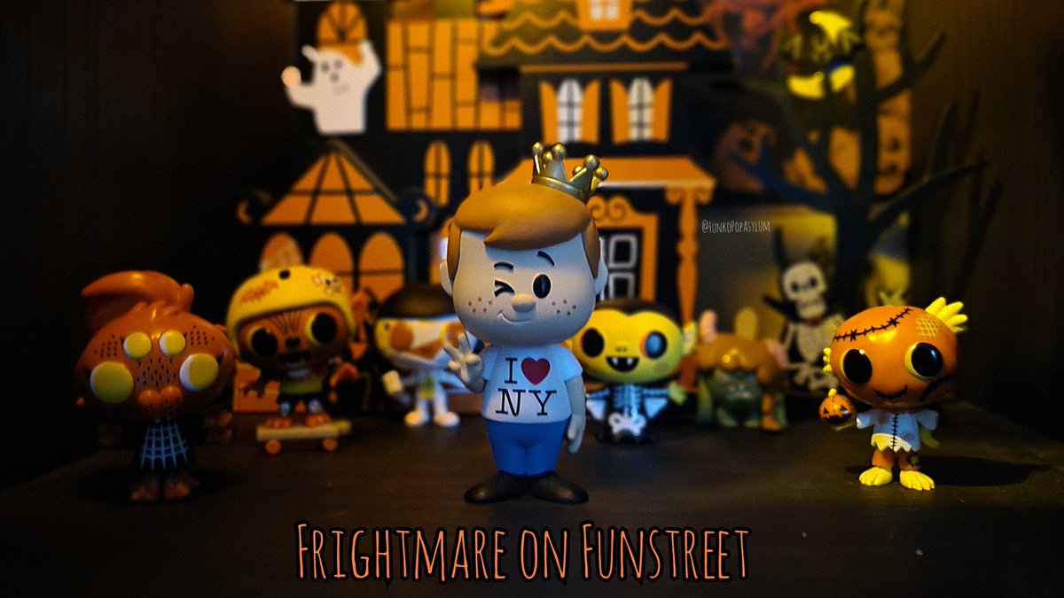 AsylumPop's tweet photo. Day:7 Frightmare On Fun Street
#FunkoPhotoADayChallenge @OriginalFunko 
🎃Freddy Funko had to make sure the Boo Hallow crew came with him to NYCC🎃
#funko #Funkosoda #FunkoFamily #frightmareonfunstreet #iheartny #funkophotos #funkoween #Halloween #boohallow #freddyfunko #NYCC2022 https://t.co/t0GD0h6dGq