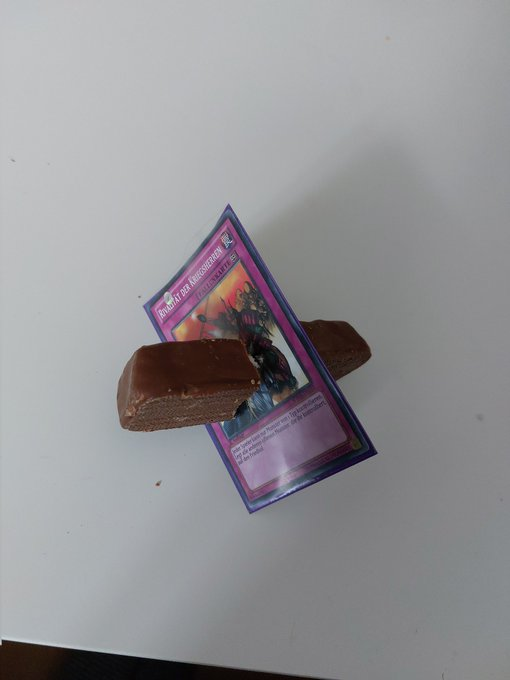 YgoAnon's tweet photo. Make sure you’re checking your kids candy this year. Just found a floodgate in a Snickers bar https://t.co/IOaKnQgdQv