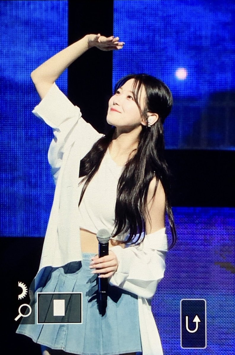 JIHEON_120's tweet photo. 221007 프리뷰
일본 플로버랑 즐거운 시간을 보낸 헌이°ʚ♡ɞ°
#fromis_9          #프로미스나인          #백지헌 https://t.co/SN9ZsjkwsP
