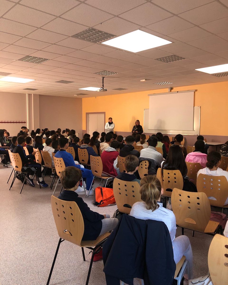 Collège des Bourgognes Chantilly tweet media