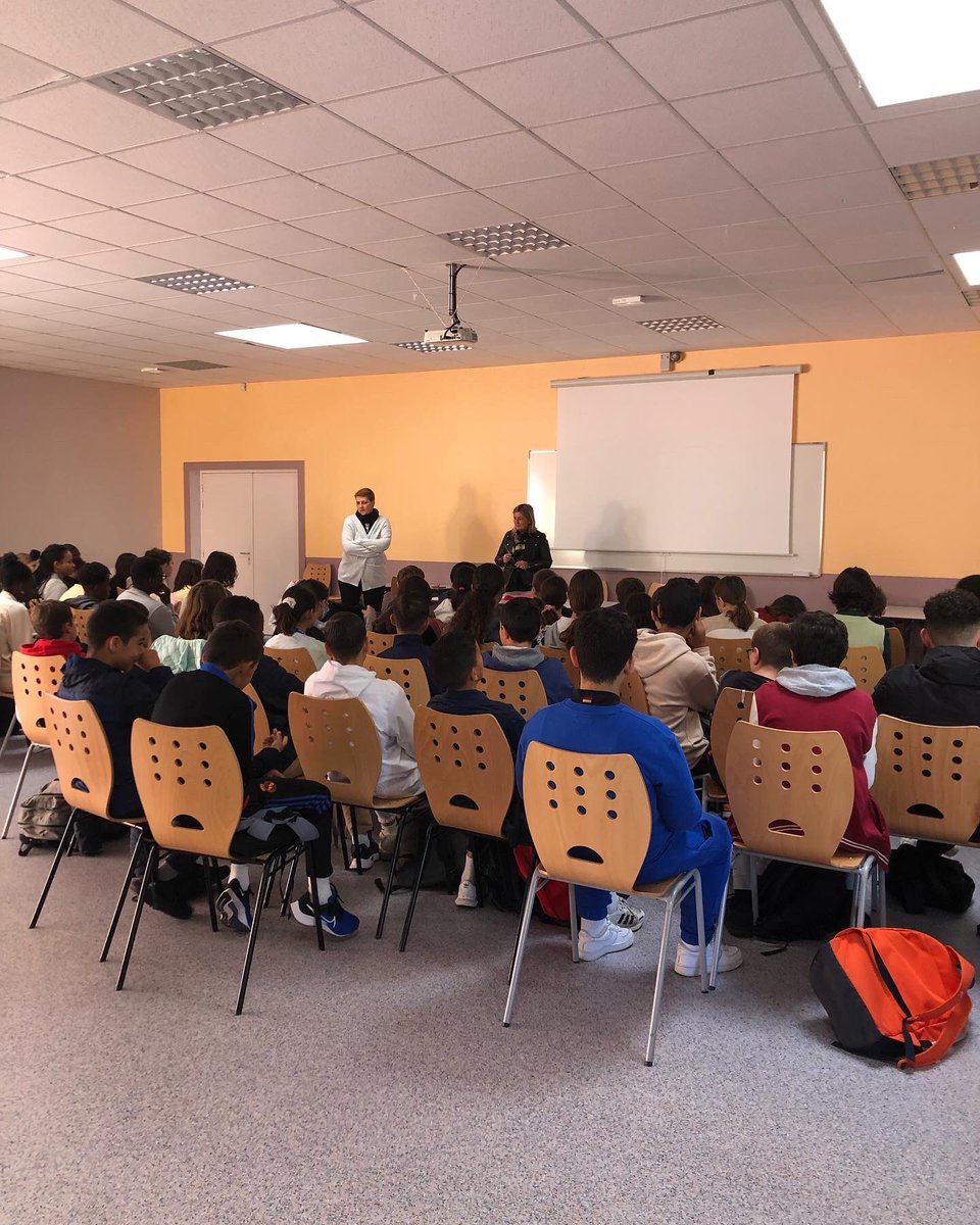 Collège des Bourgognes Chantilly tweet media