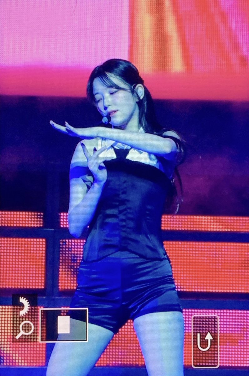 JIHEON_120's tweet photo. 221007 프리뷰

#fromis_9          #프로미스나인          #백지헌 https://t.co/00SLzCEnBh
