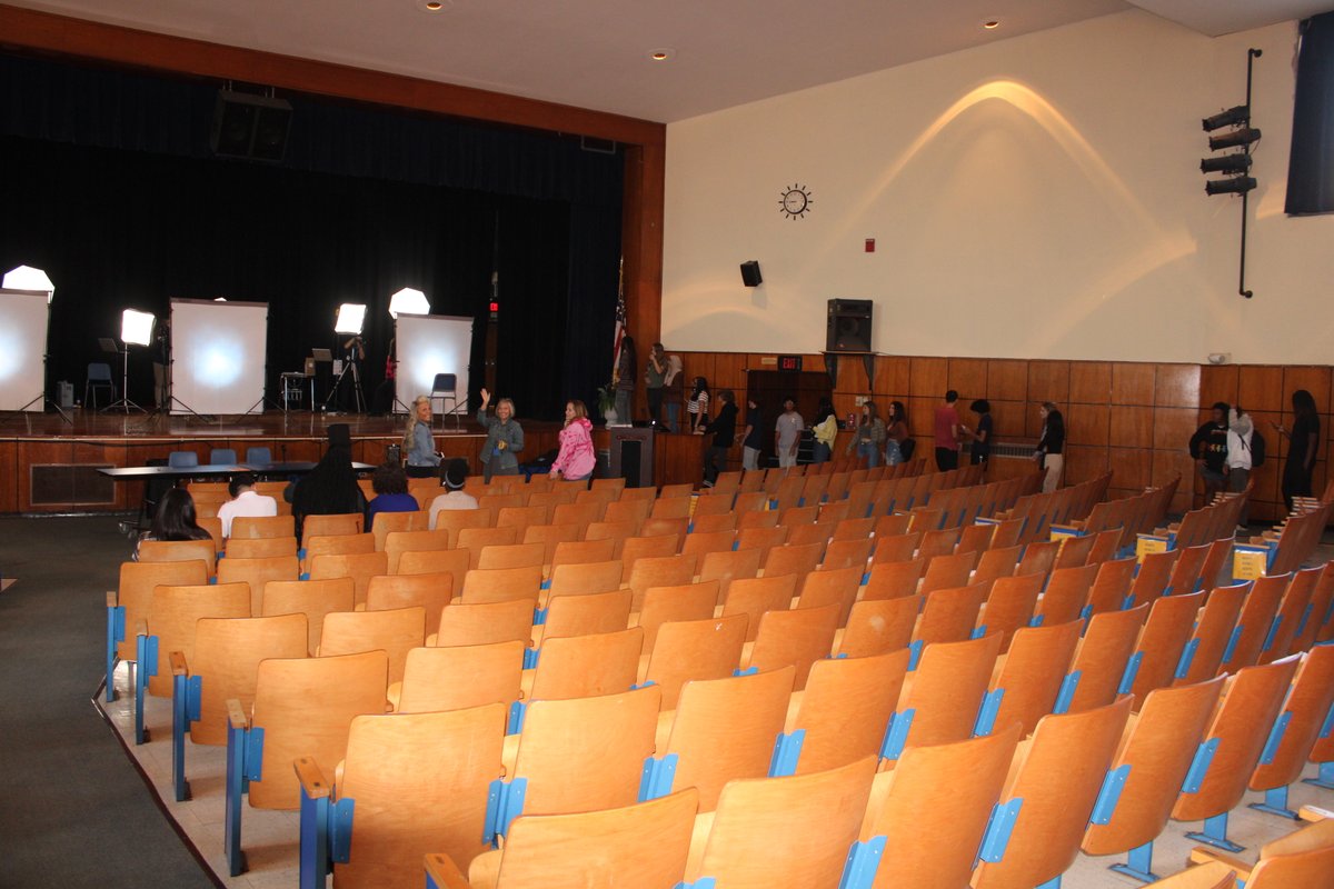 NHSVideo's tweet image. Undergrad photo day at Nottingham! If interested, portraits are available at lorsstudio.com.