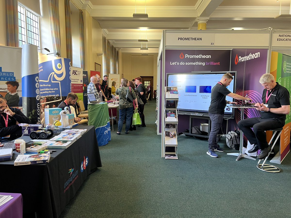 DyddguHywel's tweet photo. Llongyfarchiadau i griw gweithgar @SioeAddysg. Sioe gwerth chweil yn ganol y ddinas. Cofiwch gofrestru ar gyfer 2023. 
#nescymru2022 https://t.co/z10P0sPlXI