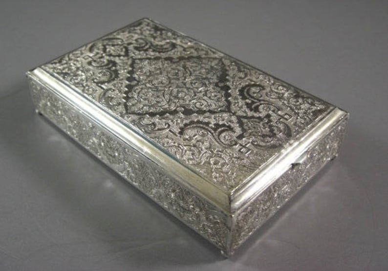 mcwilsonky's tweet photo. Antique Persian Silver Wedding Jewelry Cigarette 84 Box
from UBlinkItsGone on Etsy
@Nicksnacs4u
@ShopAsaDial
@CindyLuTweets4
https://t.co/EORk0CmSR2
#Etsy #vintage #etsyvintage #silver #weddingbox #jewelrybox #stashbox #collectibles https://t.co/EfIBLe80i7