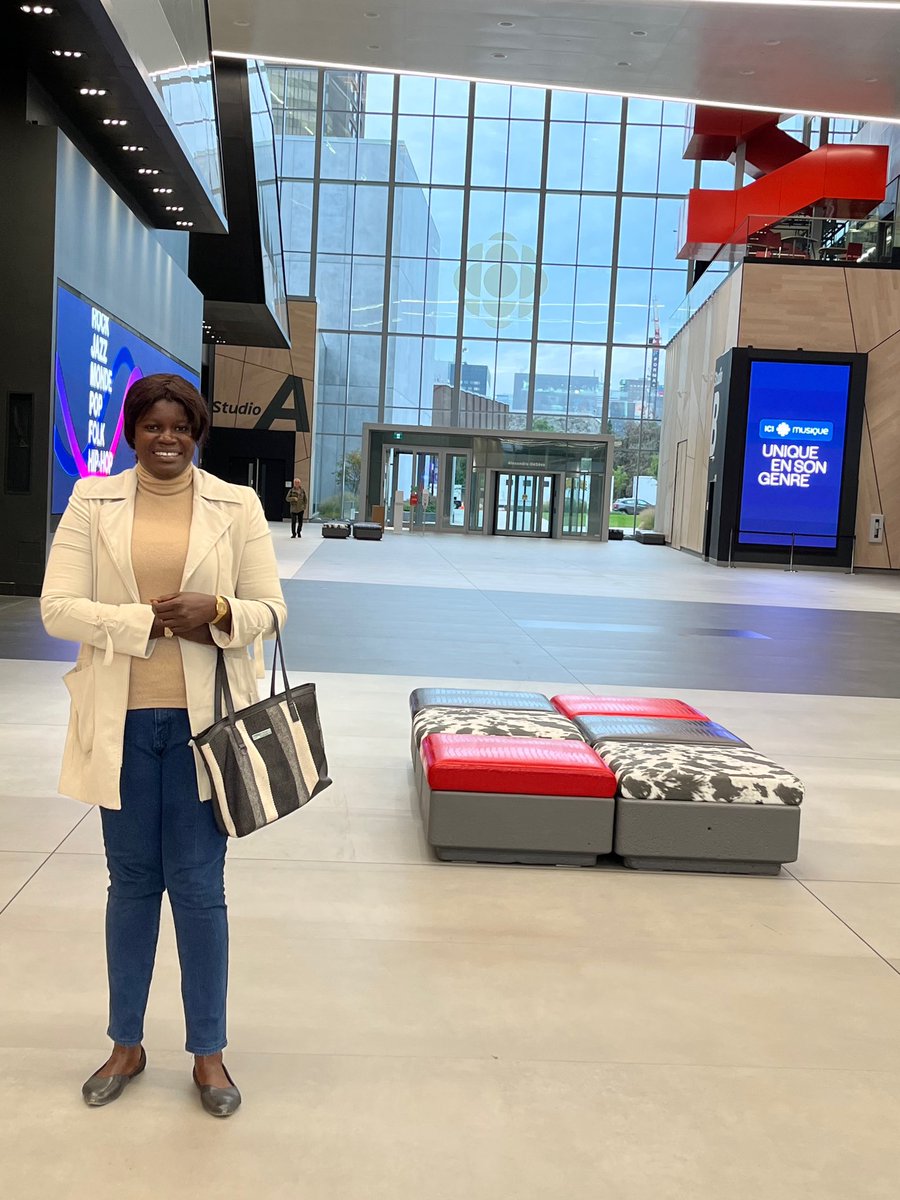 _Acfas's tweet photo. Ce matin, alors que tous les médias sénégalais se l’arrachent, c’est @pmasbourian qui s’est entretenu  avec Mané Seck (@UGBSN, Sénégal), gagnante du concours Ma thèse en 180 secondes. Elle a même accepté de refaire sa présentation en ondes! Écoutez ça ici: https://t.co/mU49CMPISM https://t.co/YRCFLRJgoE